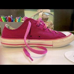 Cute hot pink converse💕